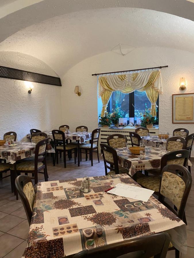 Restaurant Motel Hana Barbara Gastro Sro Ostretin Экстерьер фото